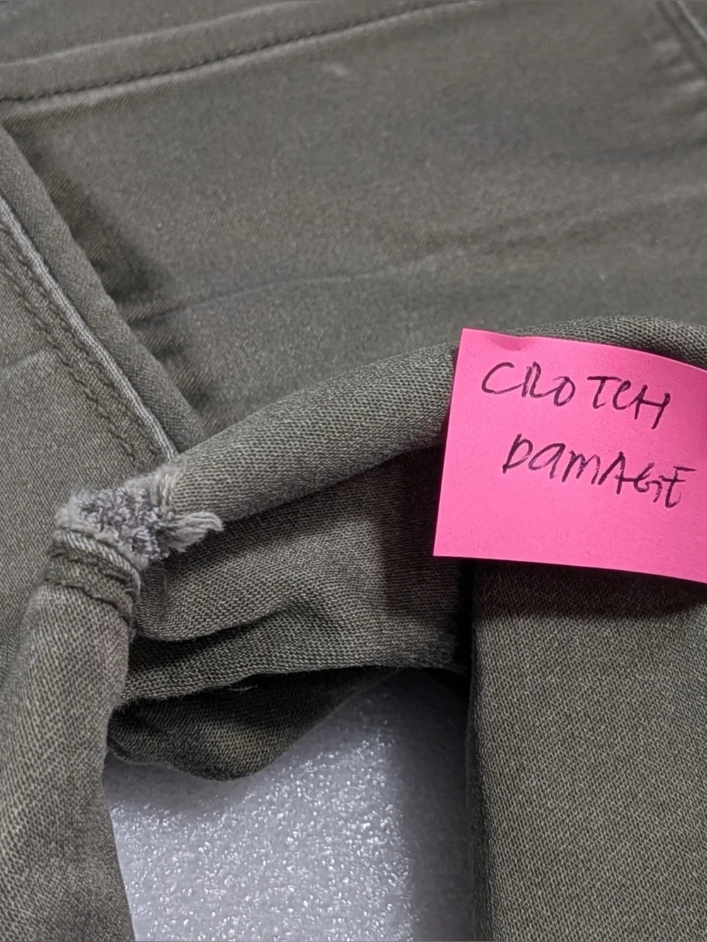 Design Lab Skinny Pants- with flaw - Picture 8 of 11